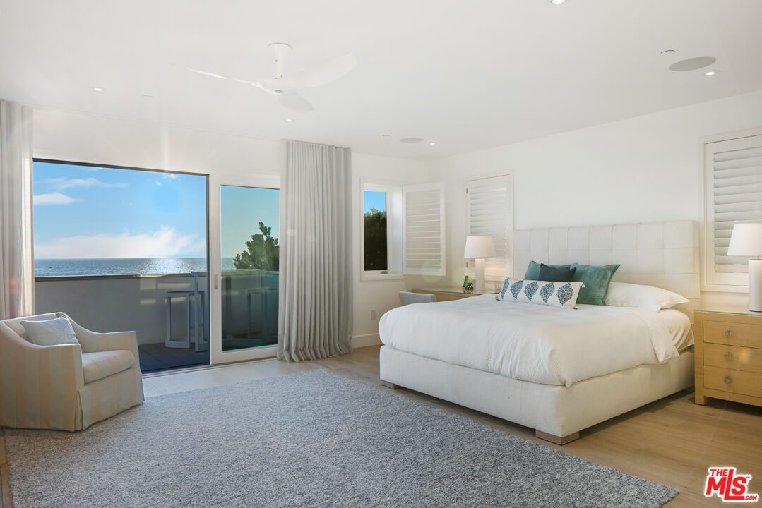 1347 Palisades Beach Rd