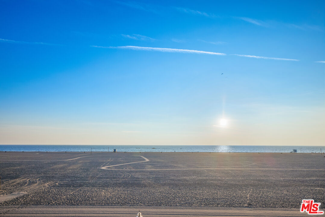 1347 Palisades Beach Rd