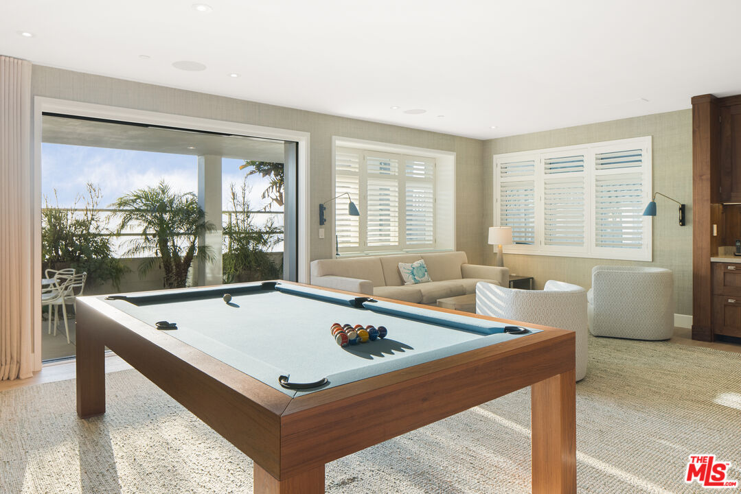 1347 Palisades Beach Rd