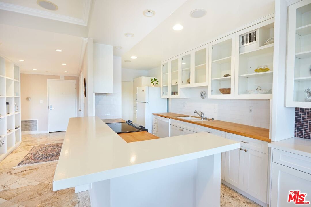 865 Comstock Ave Unit: 6A