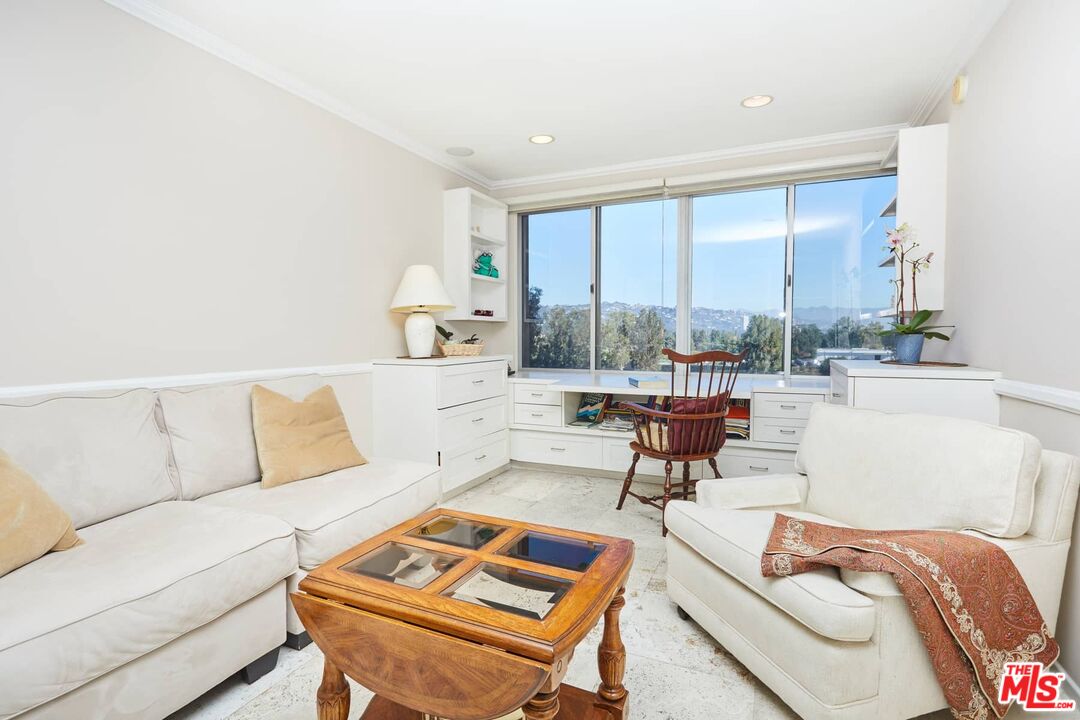 865 Comstock Ave Unit: 6A