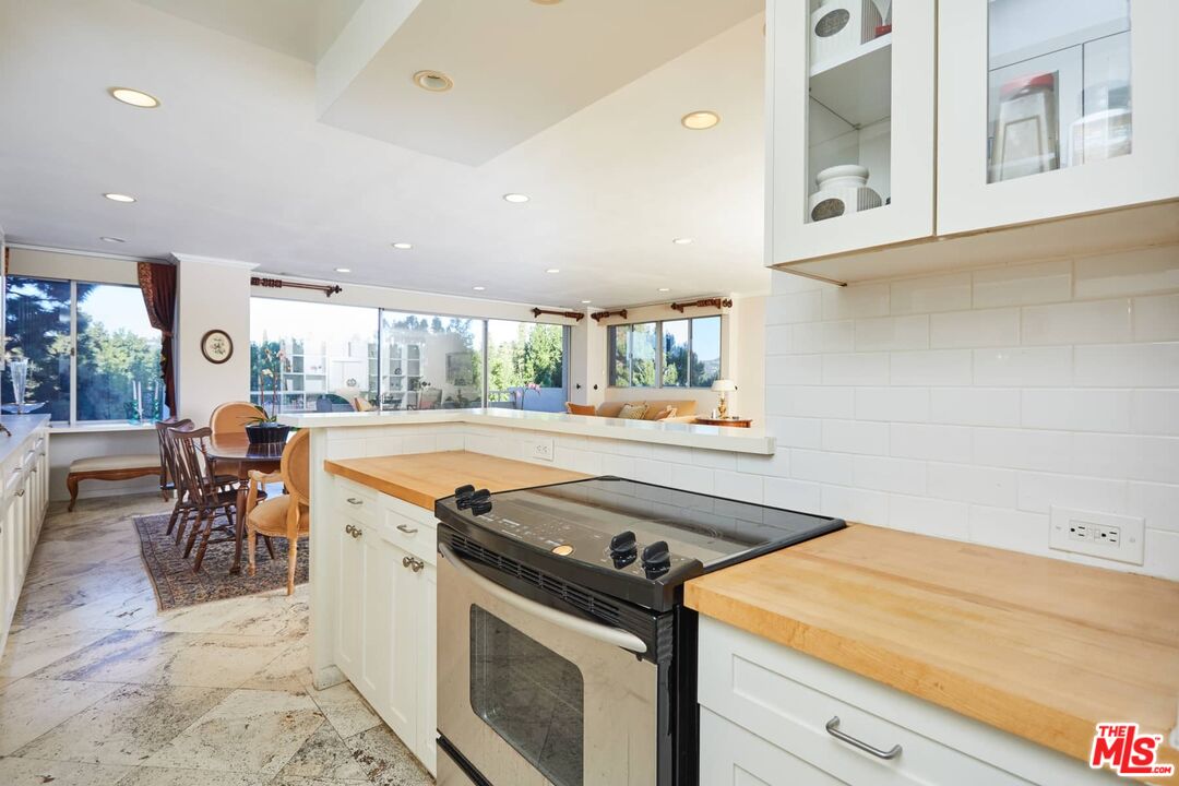 865 Comstock Ave Unit: 6A