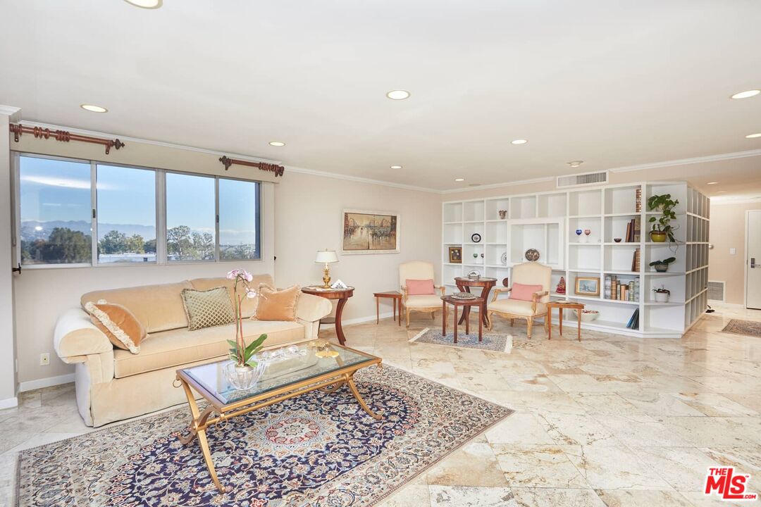 865 Comstock Ave Unit: 6A