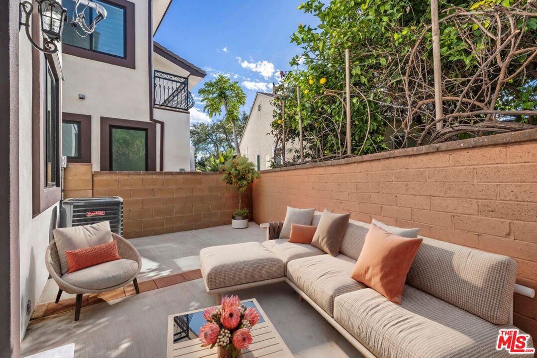 2017 S Centinela Ave Unit: B