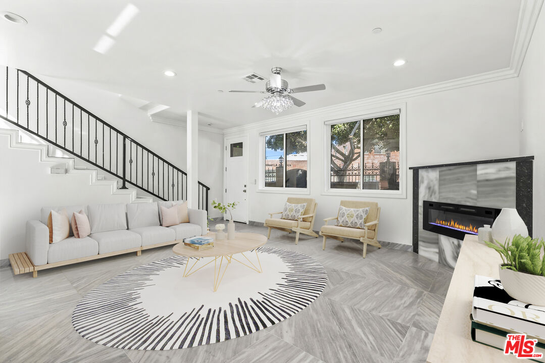 2017 S Centinela Ave Unit: B