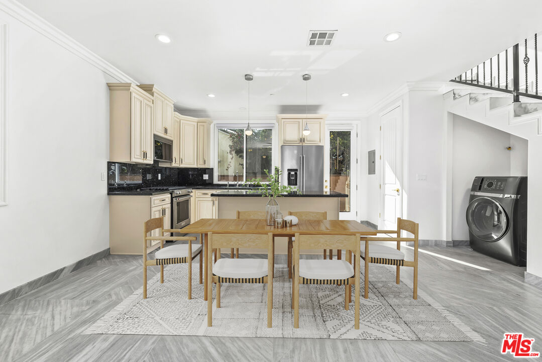 2017 S Centinela Ave Unit: B