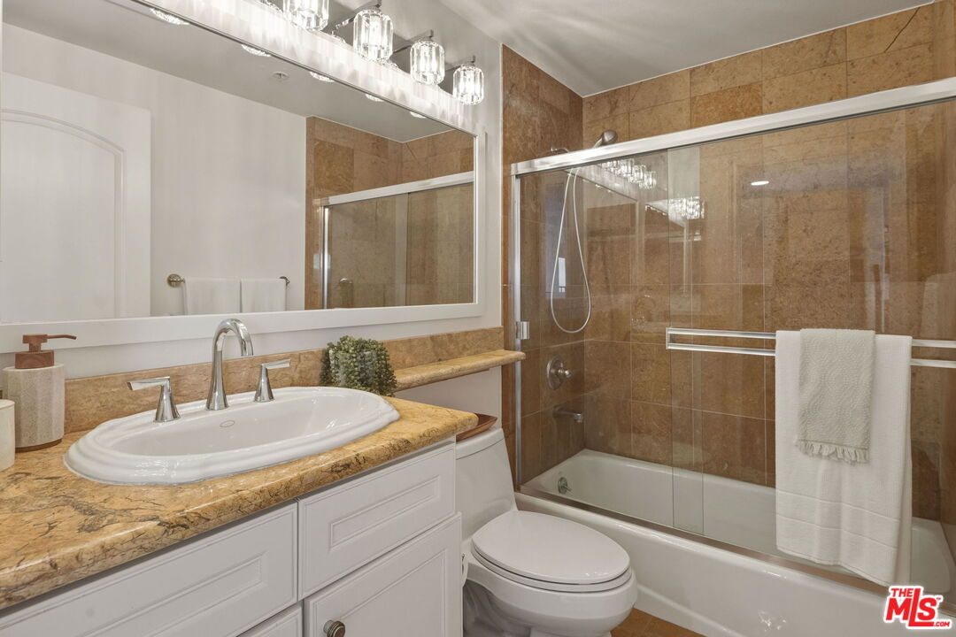 1717 S Barrington Ave Unit: 103