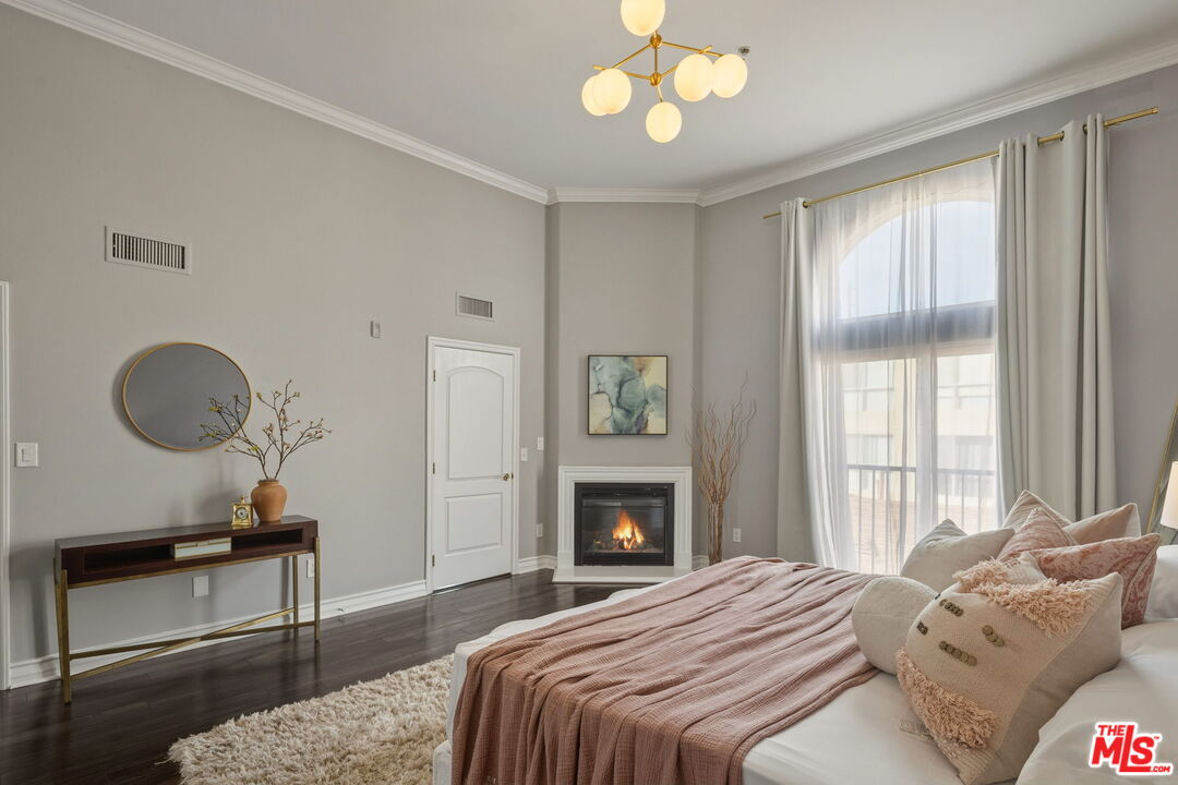 1717 S Barrington Ave Unit: 103