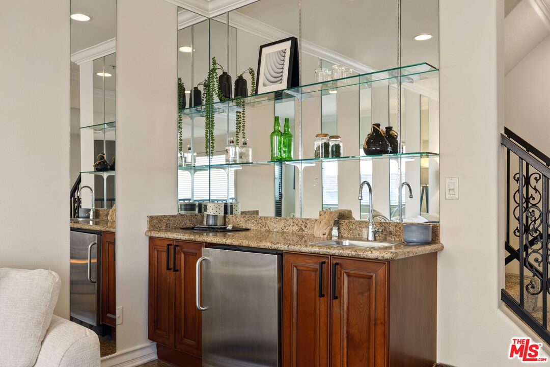 1717 S Barrington Ave Unit: 103