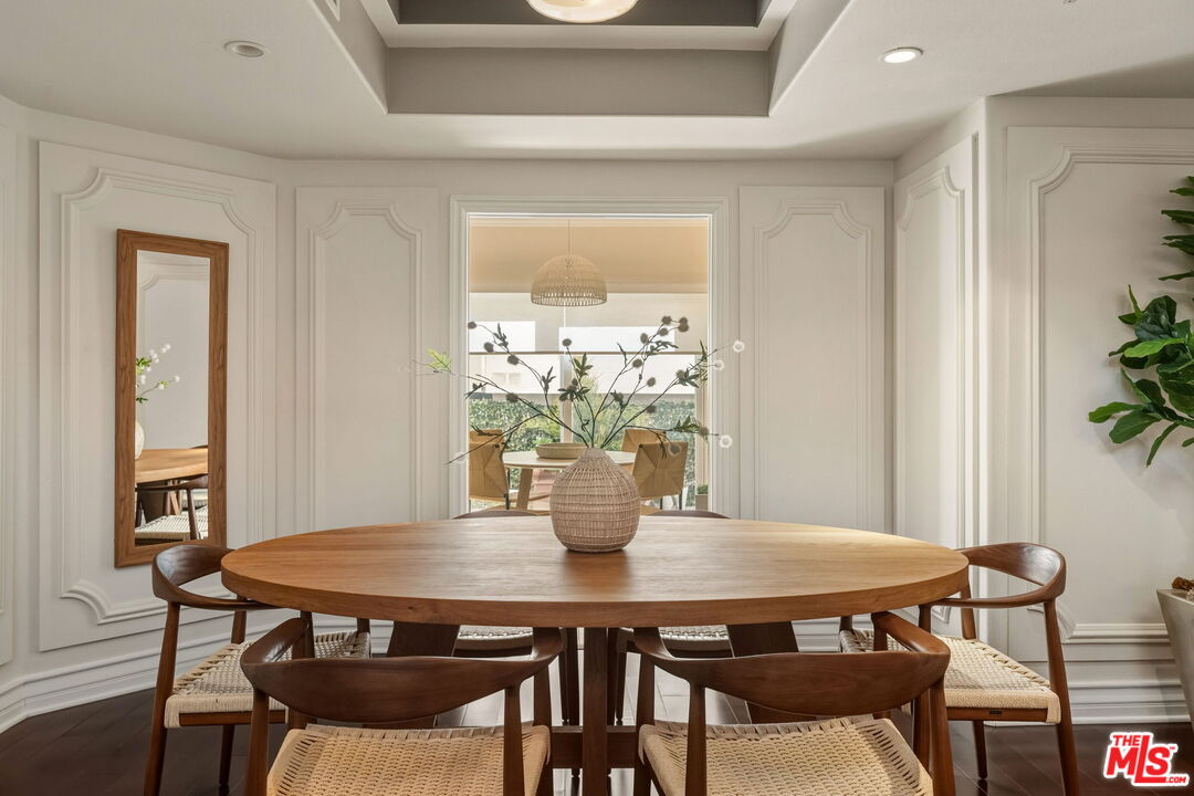 1717 S Barrington Ave Unit: 103