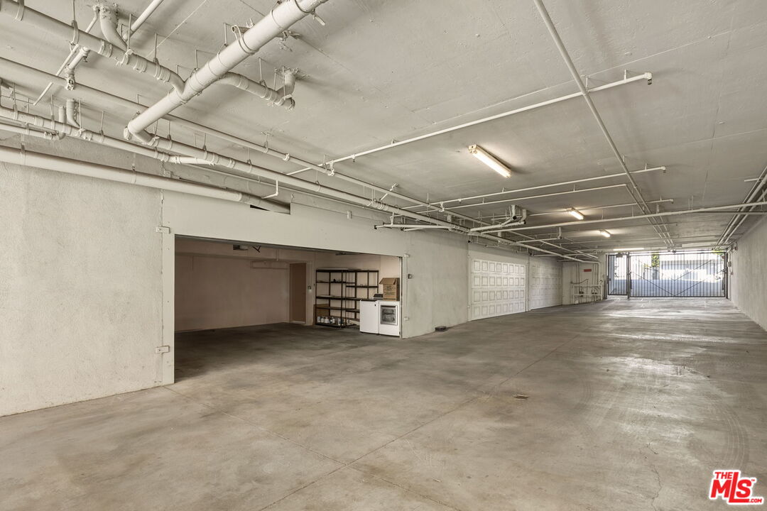 1717 S Barrington Ave Unit: 103