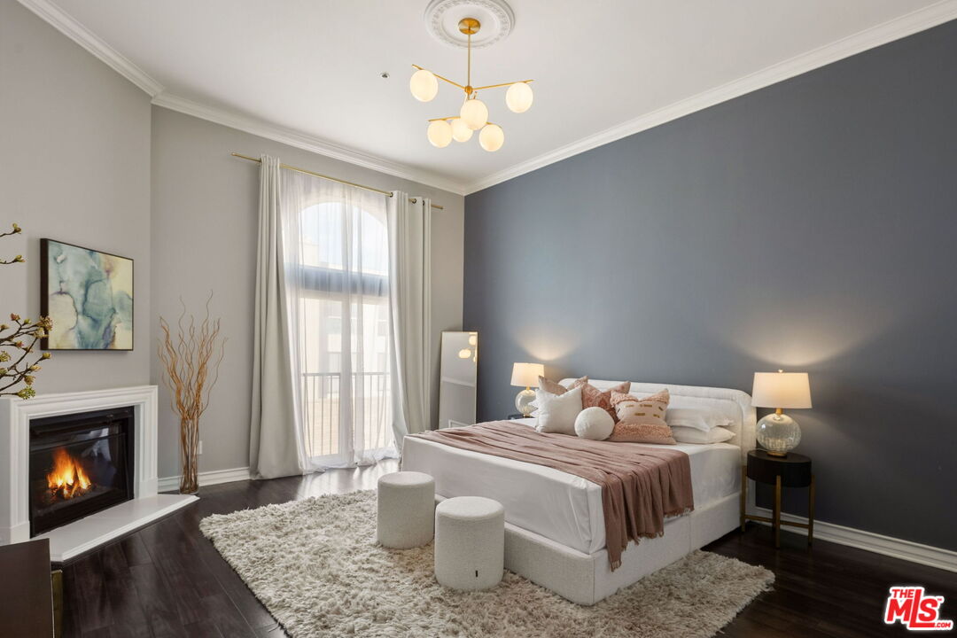 1717 S Barrington Ave Unit: 103