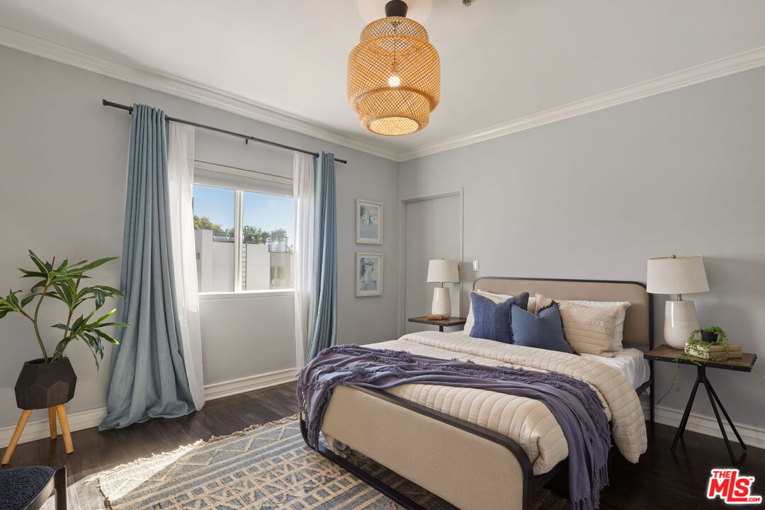 1717 S Barrington Ave Unit: 103