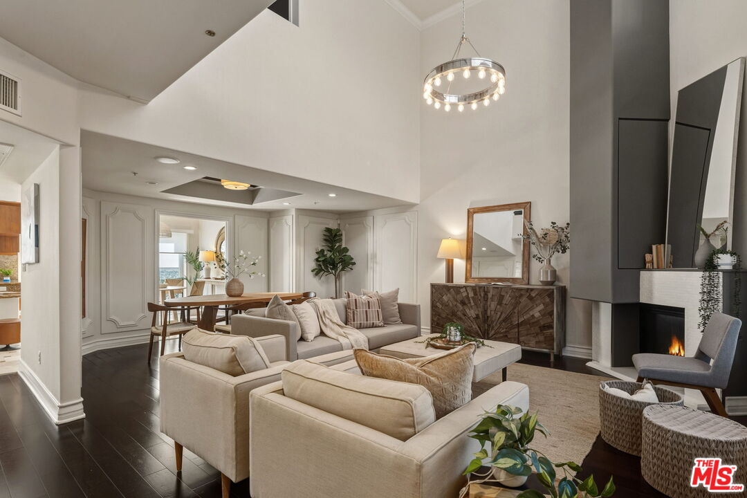 1717 S Barrington Ave Unit: 103