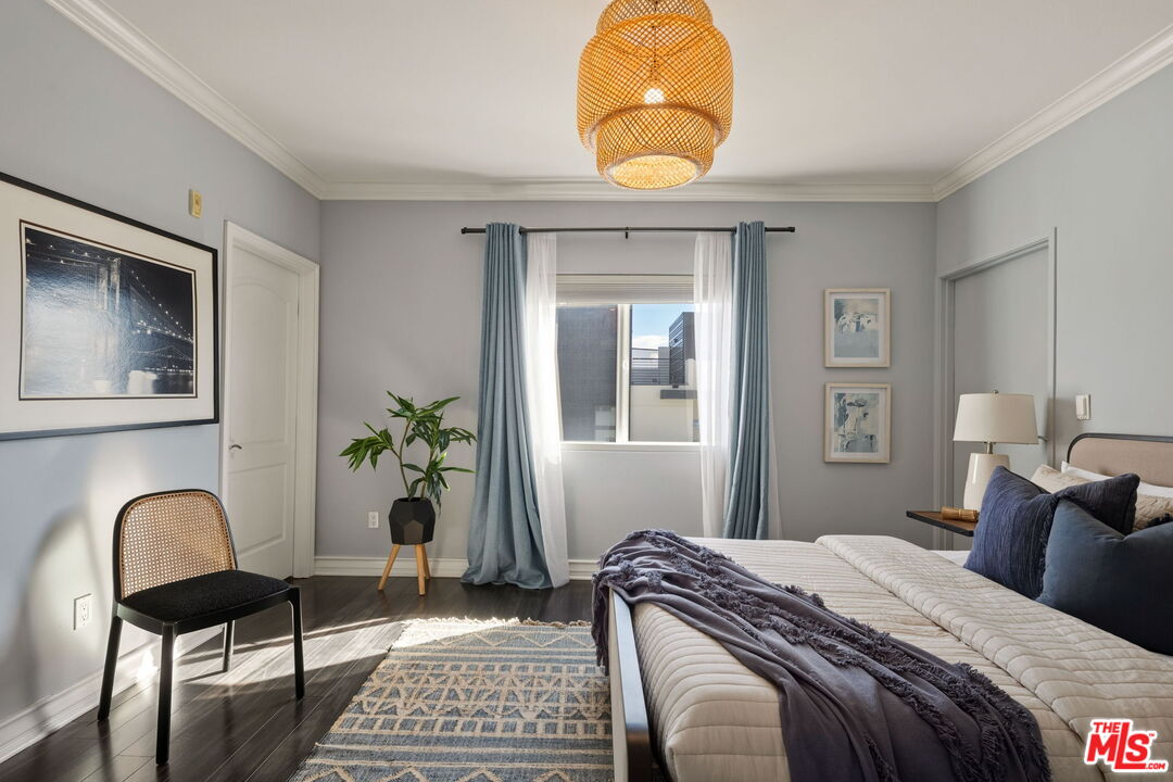 1717 S Barrington Ave Unit: 103