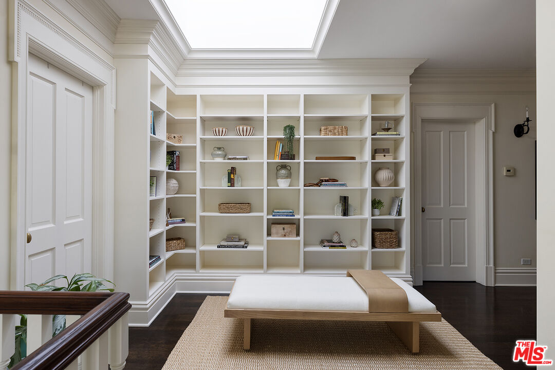 2041 Mandeville Canyon Rd