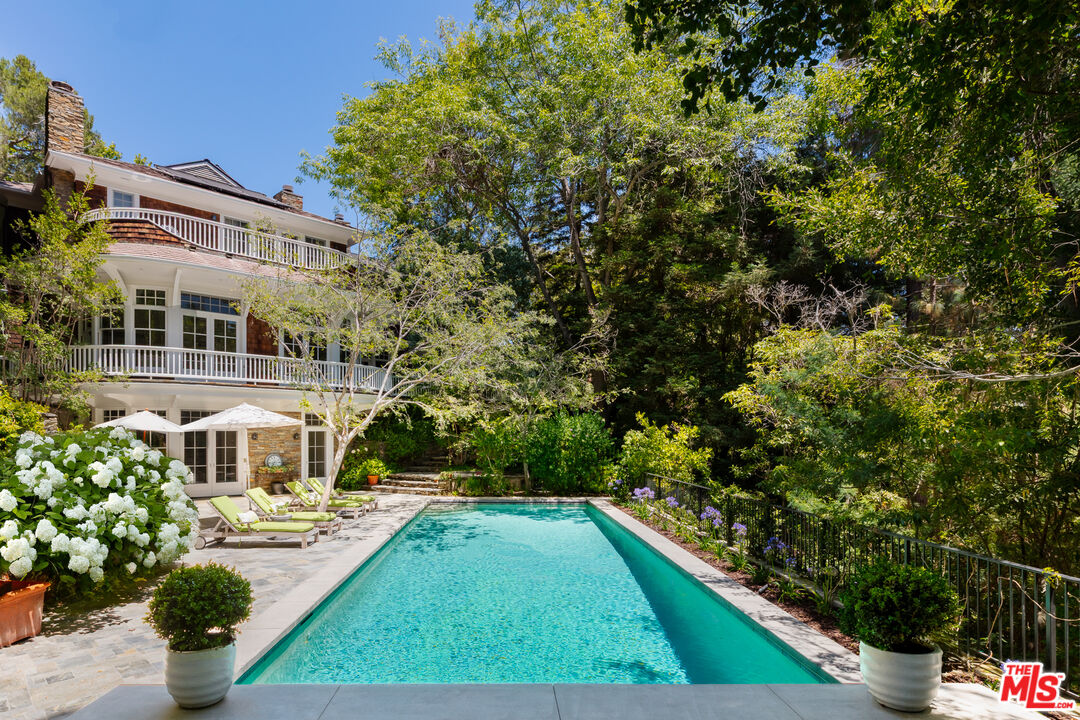 2041 Mandeville Canyon Rd