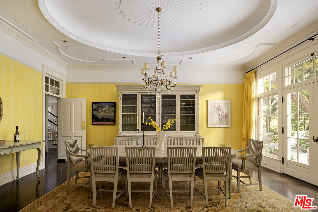 2041 Mandeville Canyon Rd