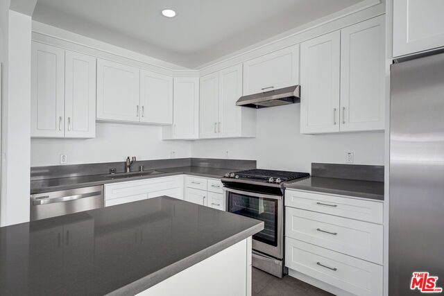 451 N ORANGE GROVE AVE Unit: 1/2