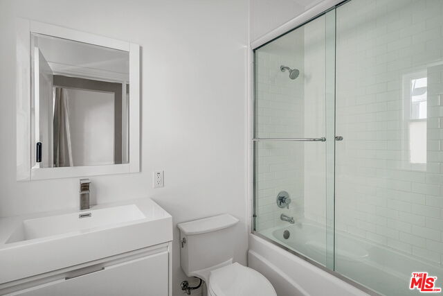 451 N ORANGE GROVE AVE Unit: 1/2