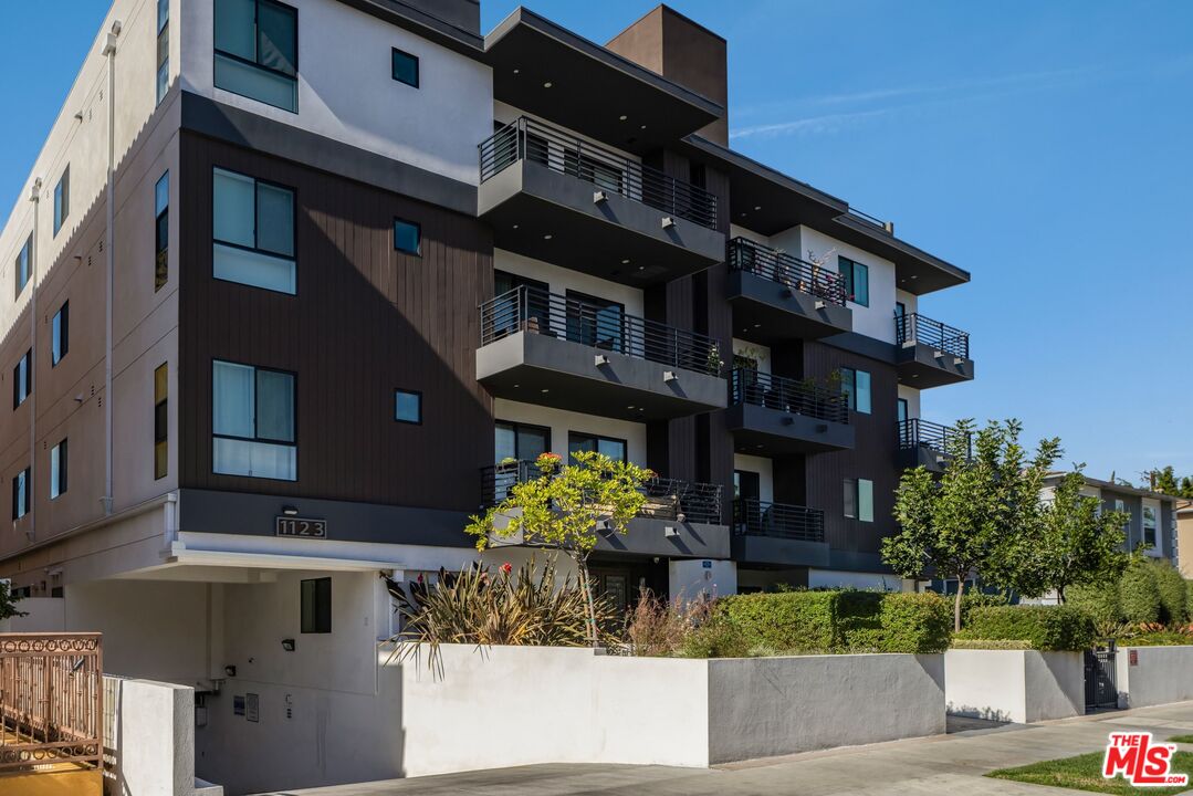 1123 S Shenandoah St Unit: 301