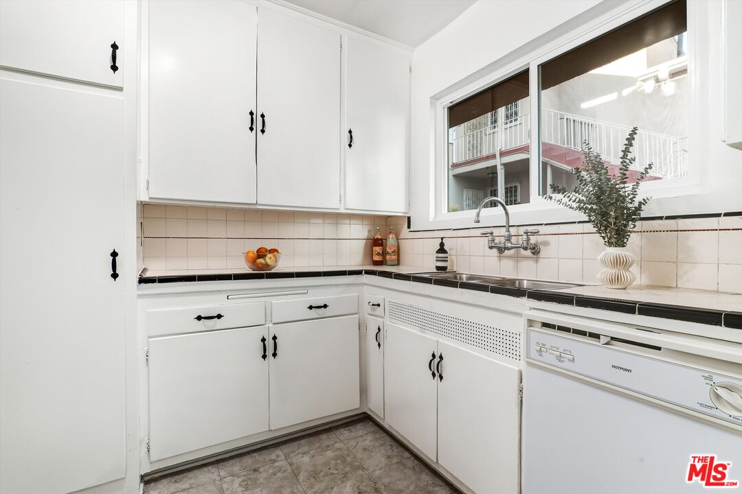 1319 S Mansfield Ave