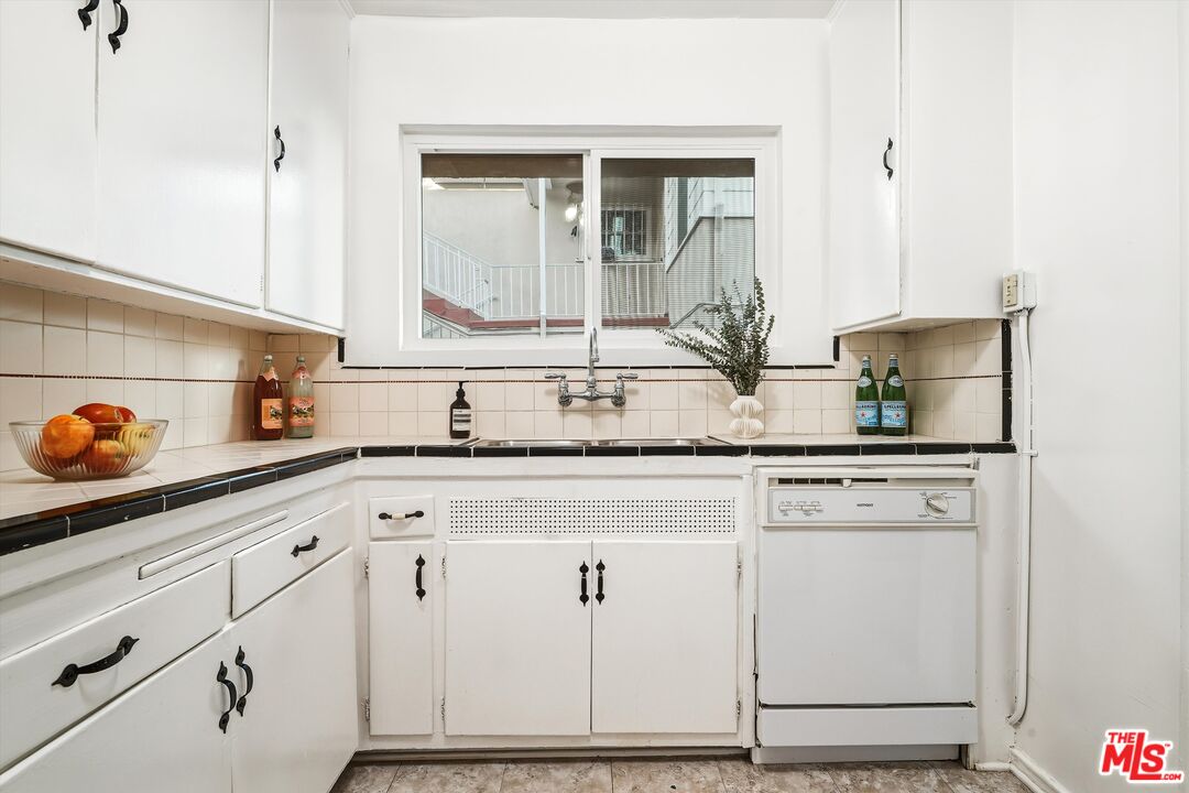 1319 S Mansfield Ave