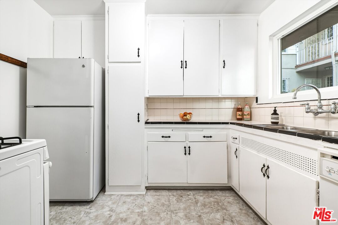 1319 S Mansfield Ave