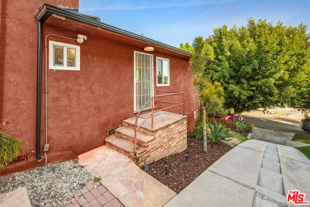 1319 S Mansfield Ave