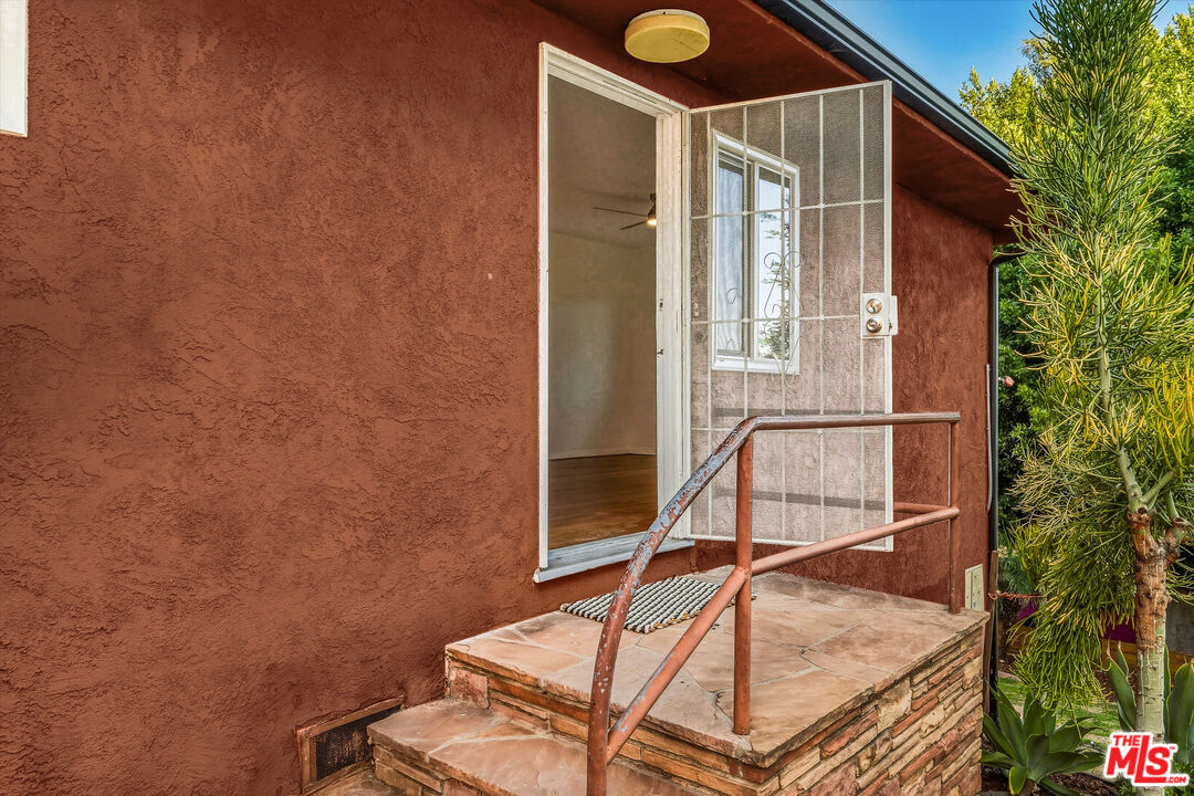 1319 S Mansfield Ave