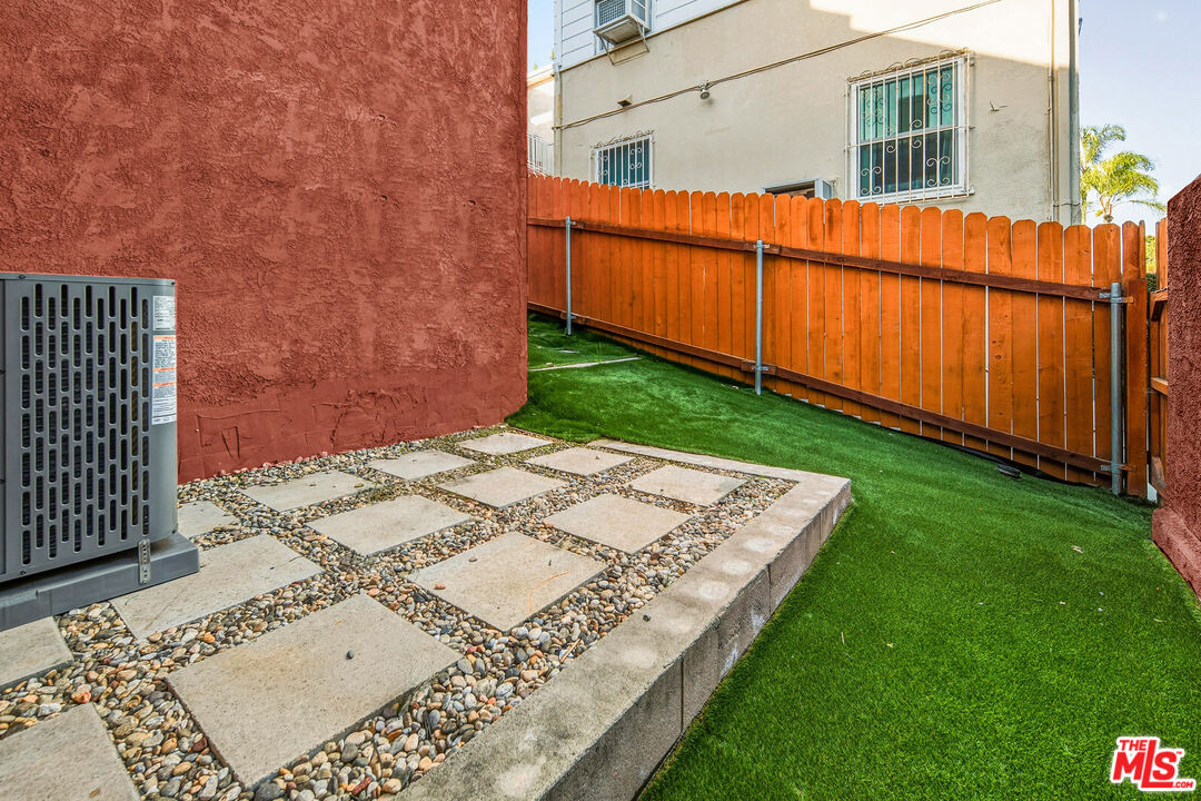 1319 S Mansfield Ave