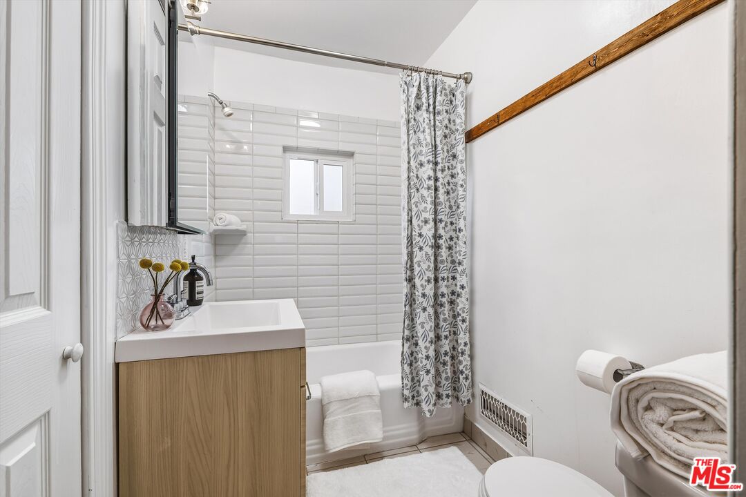 1319 S Mansfield Ave