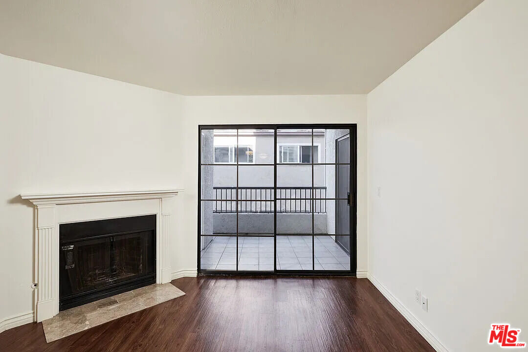 909 N Croft Ave Unit: 204