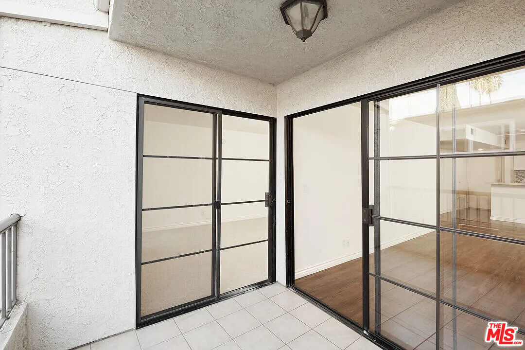 909 N Croft Ave Unit: 204