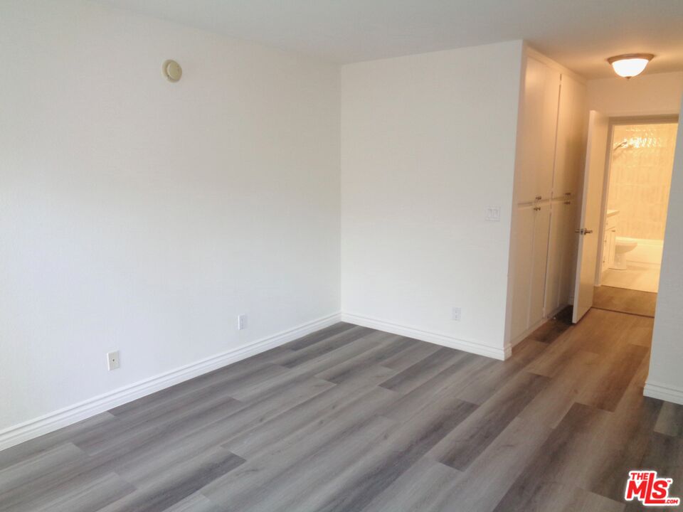 909 N Croft Ave Unit: 204