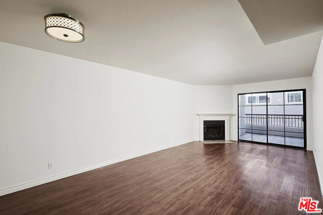 909 N Croft Ave Unit: 204