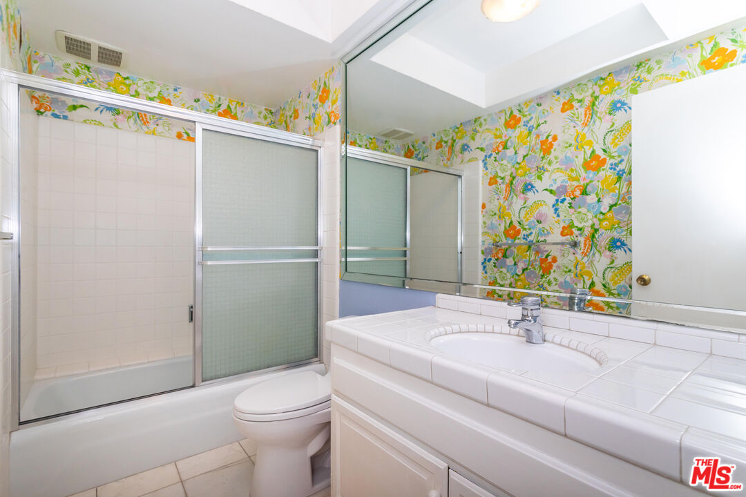 10132 Hollow Glen Cir