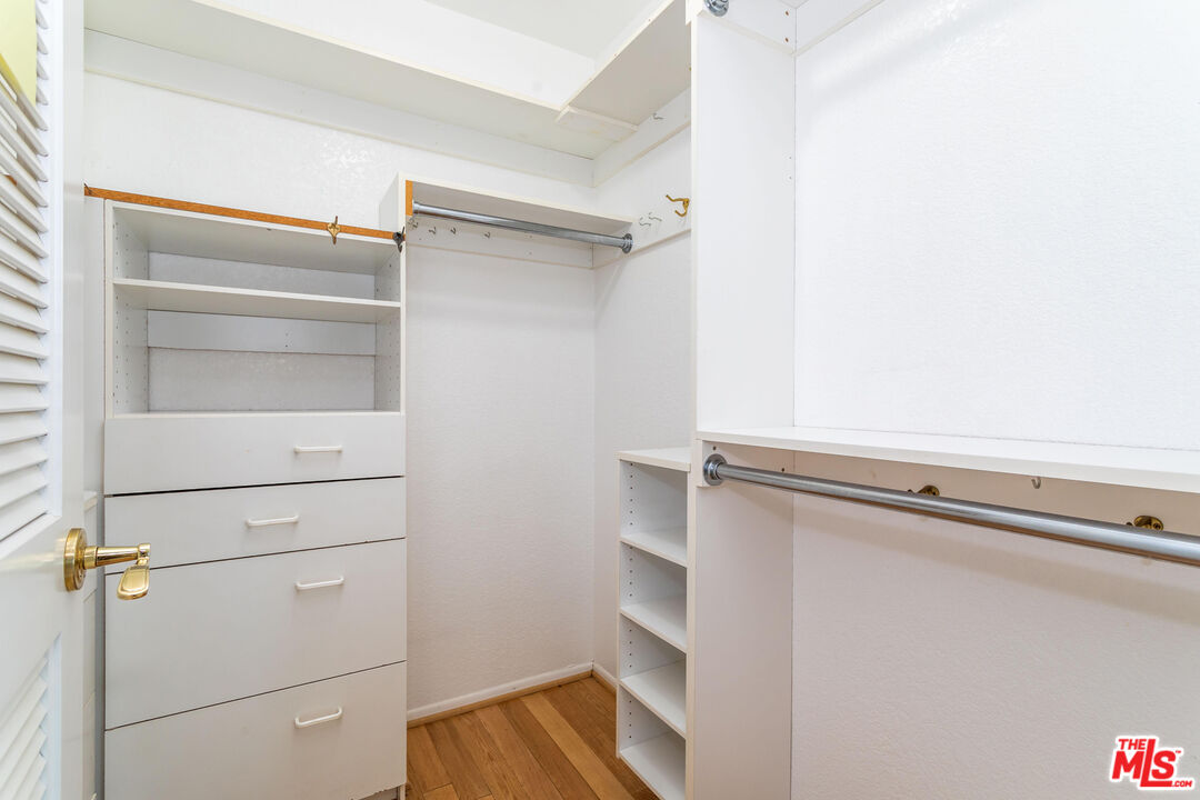 10132 Hollow Glen Cir