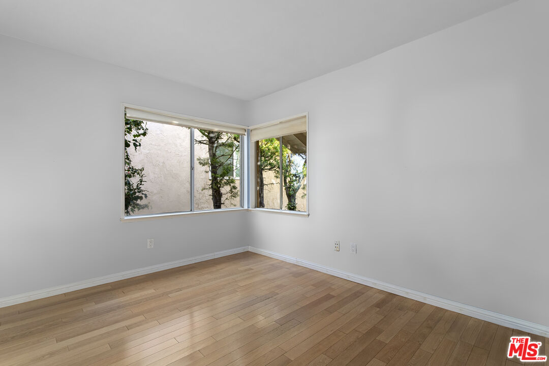 10132 Hollow Glen Cir