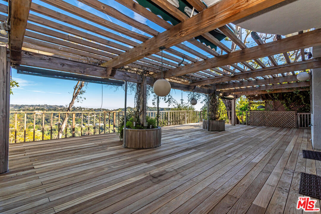 10132 Hollow Glen Cir