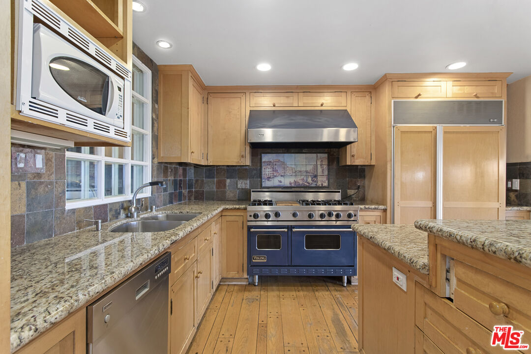 10132 Hollow Glen Cir