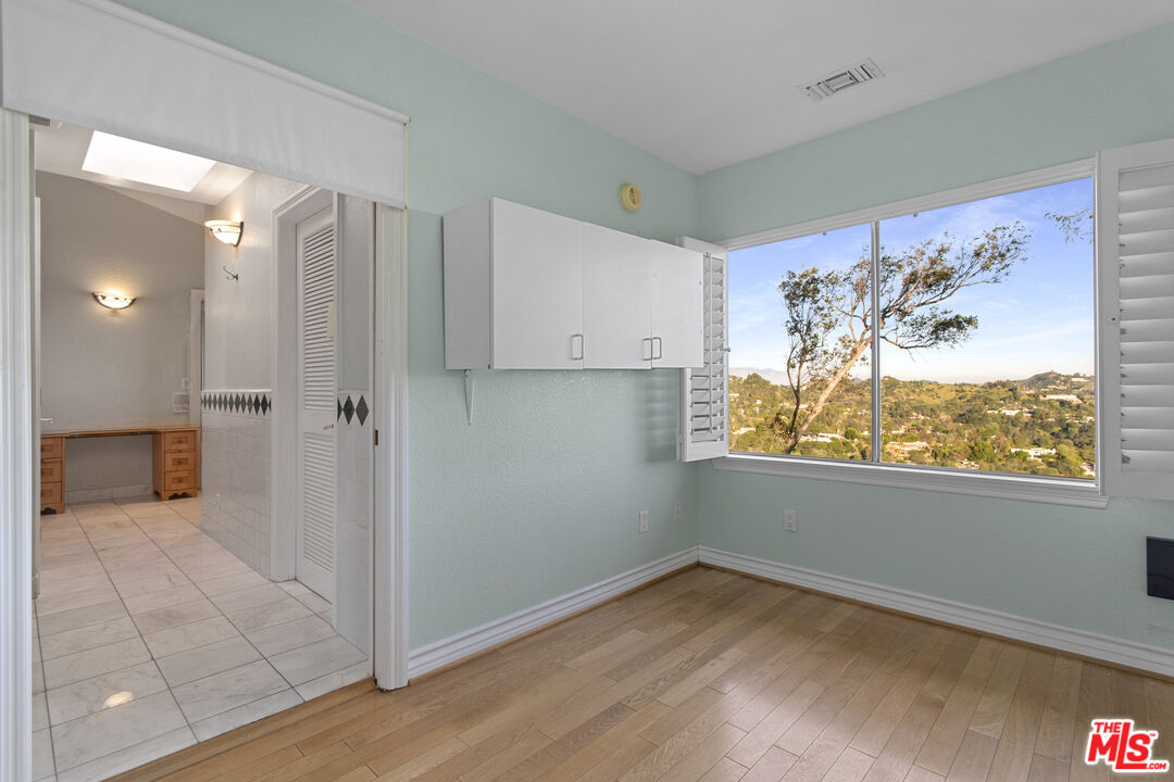 10132 Hollow Glen Cir