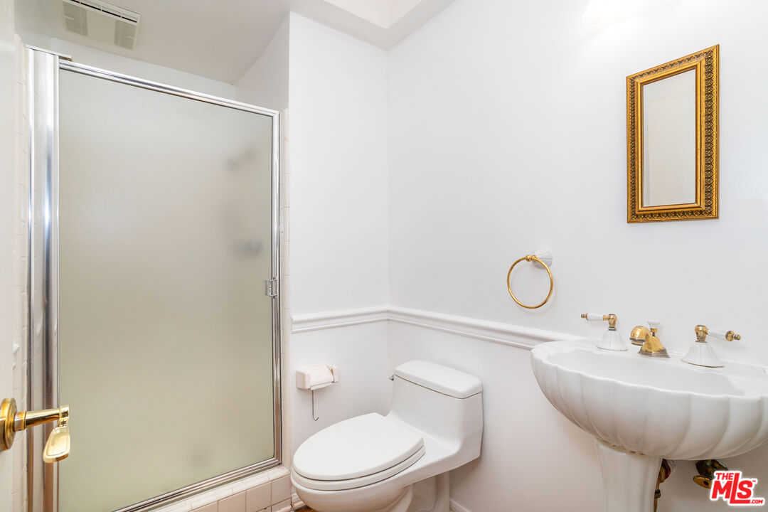 10132 Hollow Glen Cir