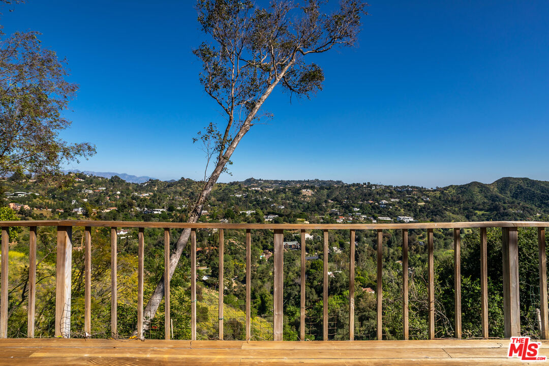 10132 Hollow Glen Cir