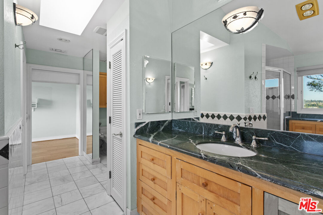 10132 Hollow Glen Cir