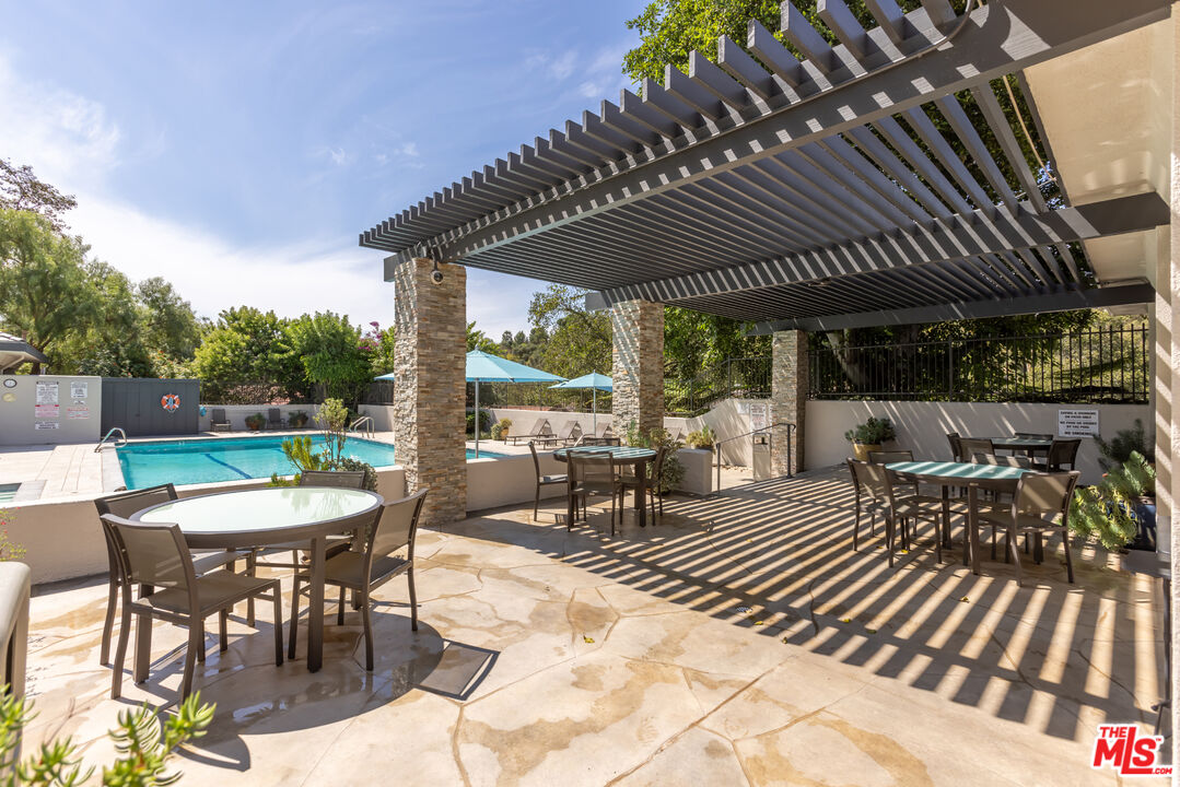 10132 Hollow Glen Cir