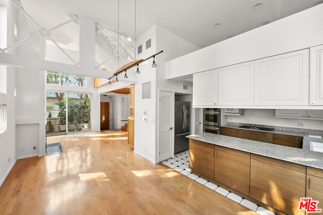 1011 Pacific St Unit: 1