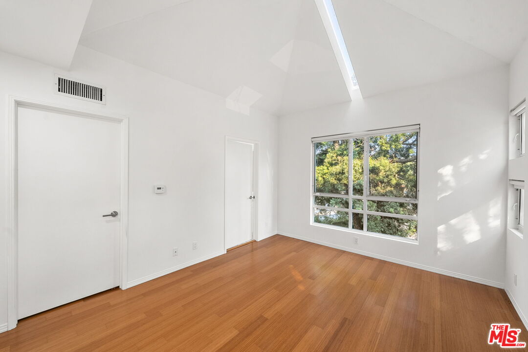 1011 Pacific St Unit: 1