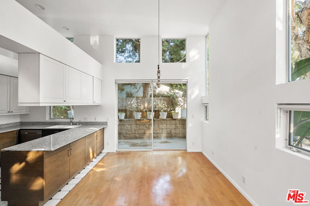 1011 Pacific St Unit: 1