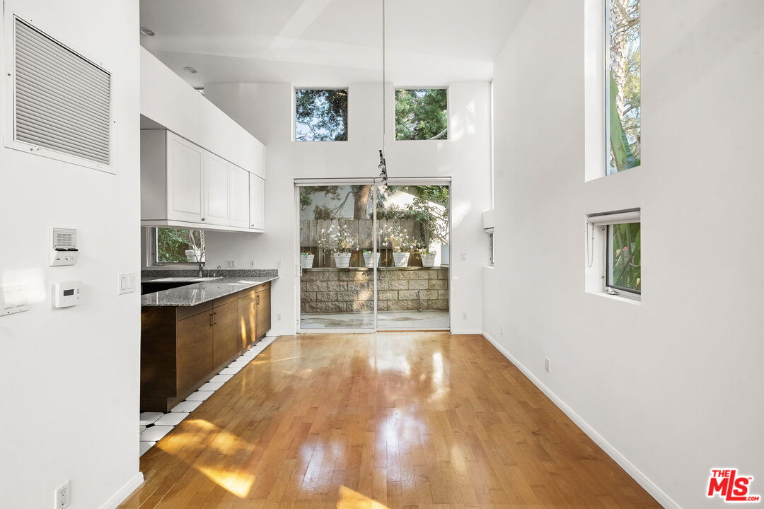 1011 Pacific St Unit: 1